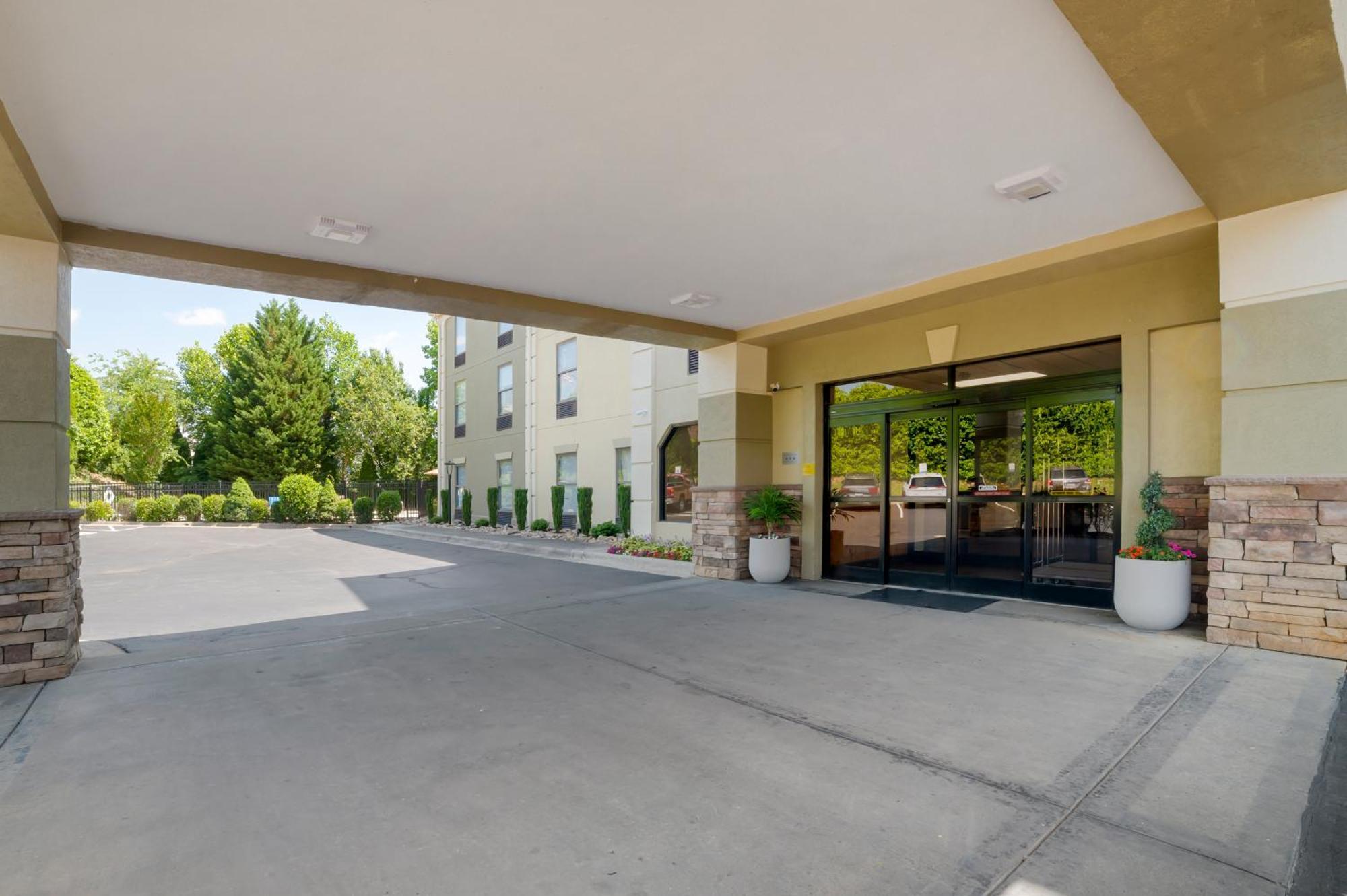 Inn Comfort Asheville Airport 2*
