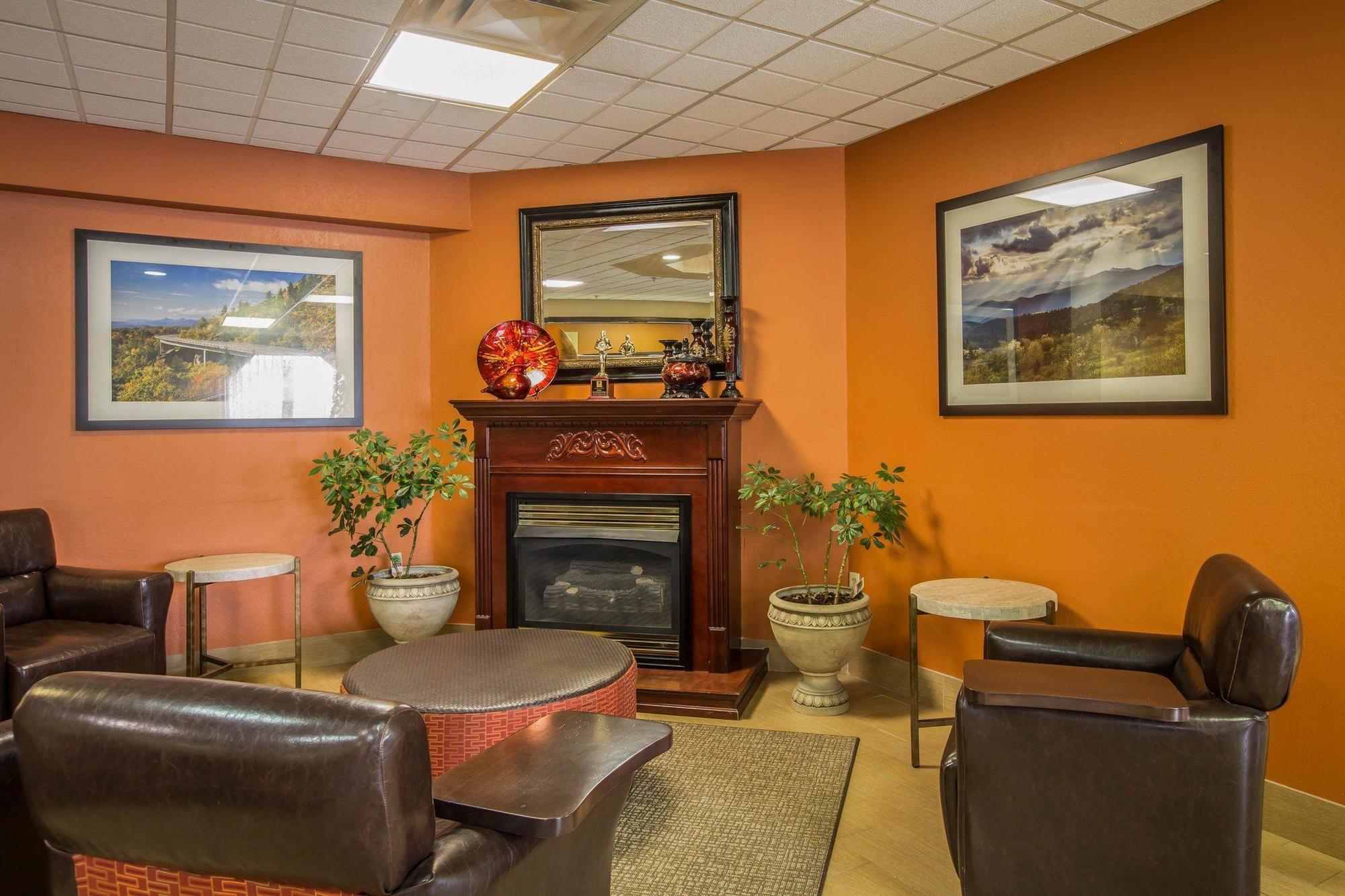 Inn Comfort Asheville Airport 2*